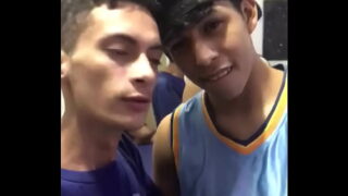 Kiss boys